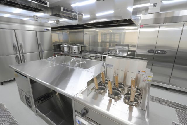 業務用冷蔵庫｜大阪で製氷機や厨房機器の修理は株式会社SSTECHで